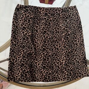 Size 10 Apostrophe Leopard velvety skirt